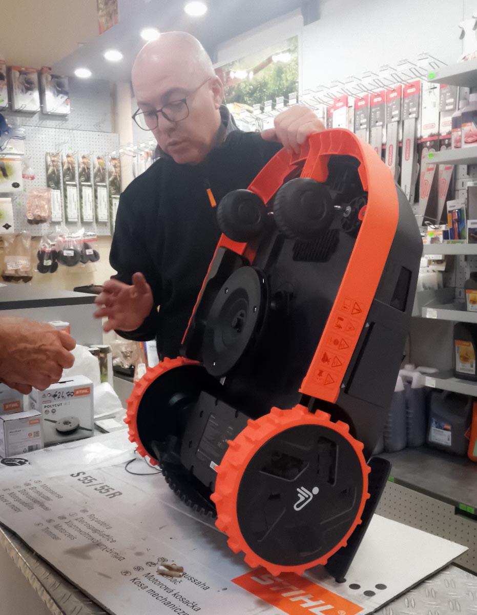 Guida Definitiva: Scegliere la Migliore Motosega Stihl per Potatura Leggera e Professionale - Copertina